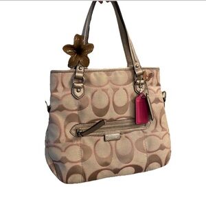 Coach Daisy Outline Signature Metallic
Mia tote, model number F23940 EUC